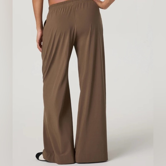 Like New: Vuori Villa Vibes Wideleg Pant Espresso Small Regular - Picture 2 of 8